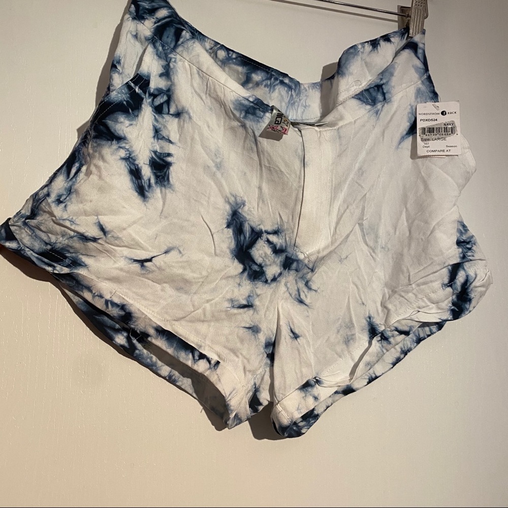 Shorts - Picture 2 of 3